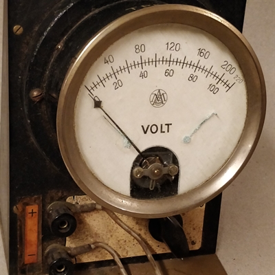 måle apparat volt meter gammelt 